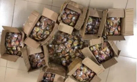 Hà Nội: Tạm giữ hàng ngàn chiếc bánh trung "ngoại" không giấy tờ